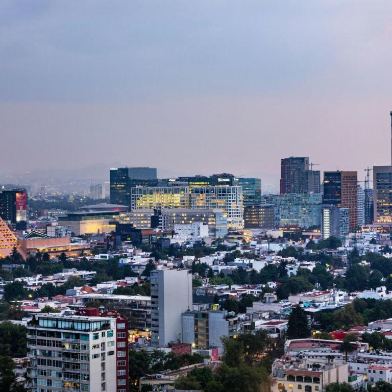 W Mexico City - Habitación Penthouse con cama extragrande y vistas a la ciudad desde el balcón - Planta superior - 2
