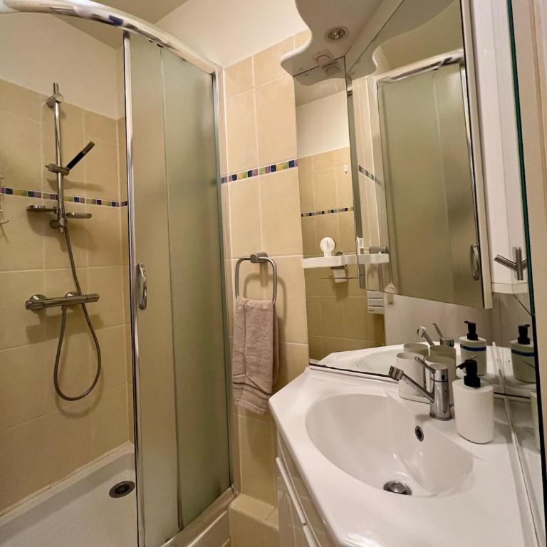 Vue mer, balcon, 50m plage & village, au calme - centre ville historique, 2P pour 4 maximum - Appartement 1 Chambre - 14