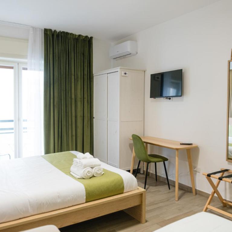 Studio19 - Double Room with Balcony - 13