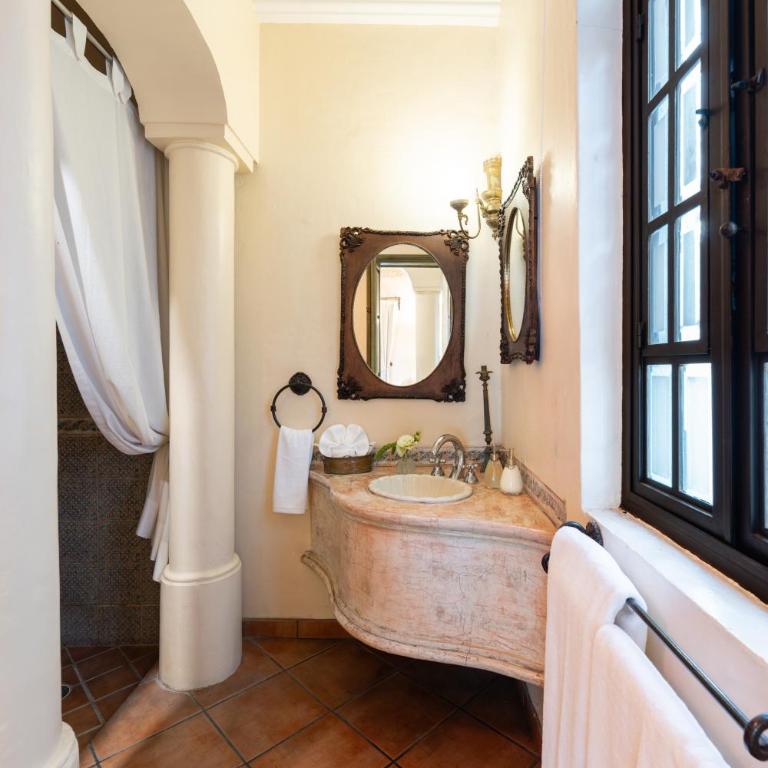 Villa Ganz Boutique Hotel - Suite with City View - 7