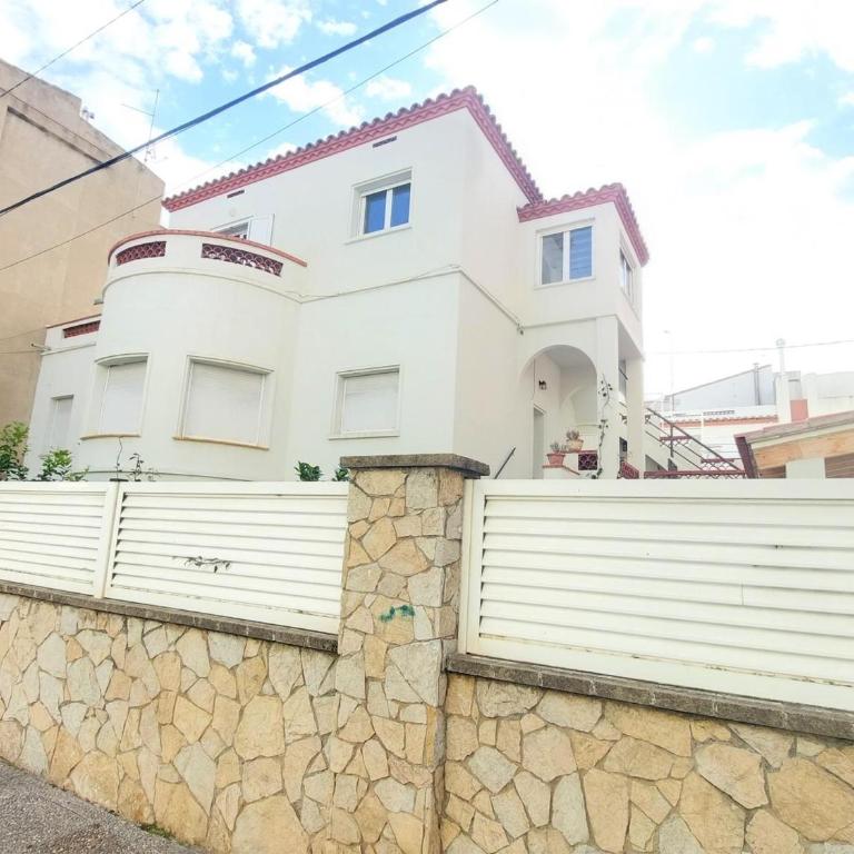 Apartamento cómodo en Llançà, cerca de playas y tiendas, Wifi incluido - ES-170-94 - Apartamento - 1