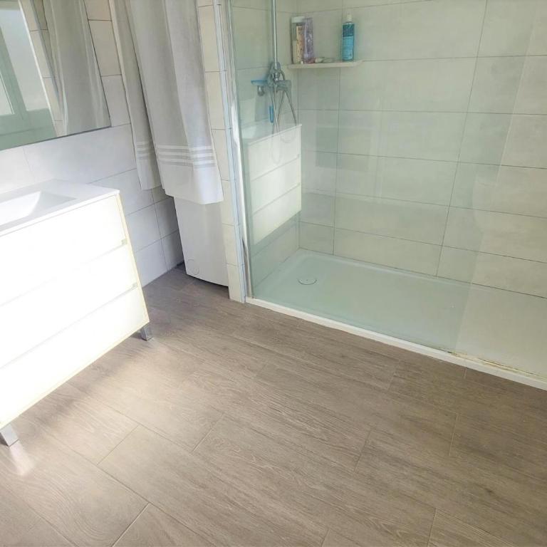 Apartamento cómodo en Llançà, cerca de playas y tiendas, Wifi incluido - ES-170-94 - Apartamento - 10