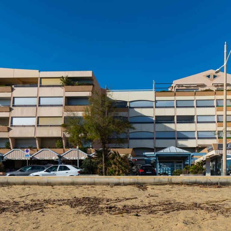 Le Lavandou, T2 lumineux, accès direct plage, parking privé - FR-1-803-79 - Apartment - 1