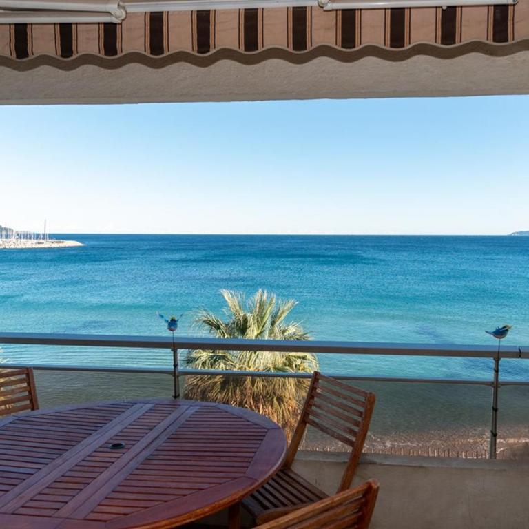 Beau T2 au Lavandou face à la mer, 4 personnes - FR-1-803-80 - Appartement - 2