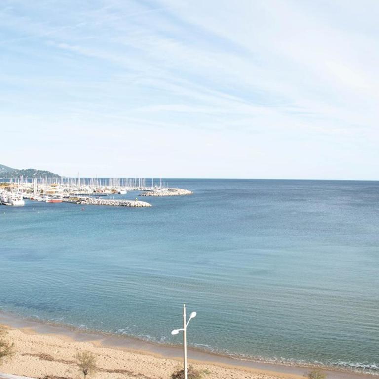 Le Lavandou, T2 avec terrasse vue mer et parking, 4 pers. - FR-1-803-82 - Apartment - 1
