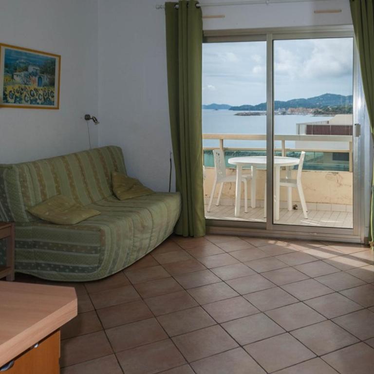 Le Lavandou, T2 avec terrasse vue mer et parking, 4 pers. - FR-1-803-82 - Apartment - 2