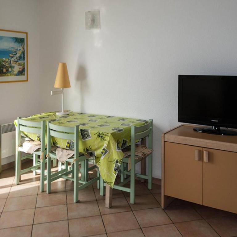 Le Lavandou, T2 avec terrasse vue mer et parking, 4 pers. - FR-1-803-82 - Apartment - 3