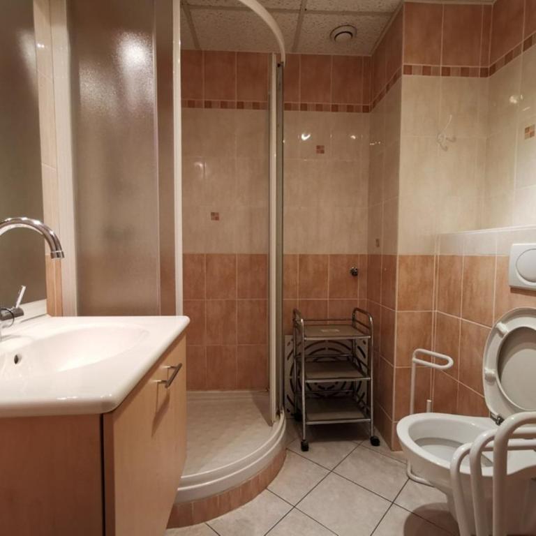 Le Lavandou, T2 avec terrasse vue mer et parking, 4 pers. - FR-1-803-82 - Apartment - 6