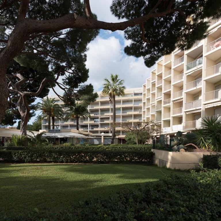 T2 en duplex climatisé, à 100m de la plage, pour 4 pers., parking au Lavandou - FR-1-803-77 - Apartment - 2