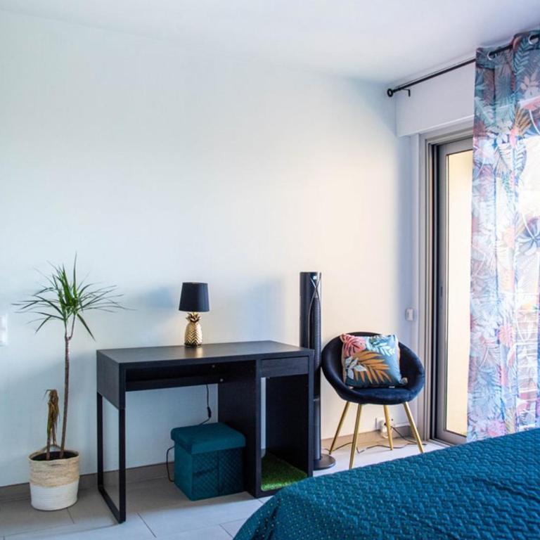 T2 en duplex climatisé, à 100m de la plage, pour 4 pers., parking au Lavandou - FR-1-803-77 - Apartment - 10
