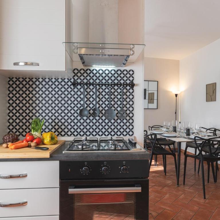 Cortona Skyline Retreat - Three-Bedroom Apartment with View - 27