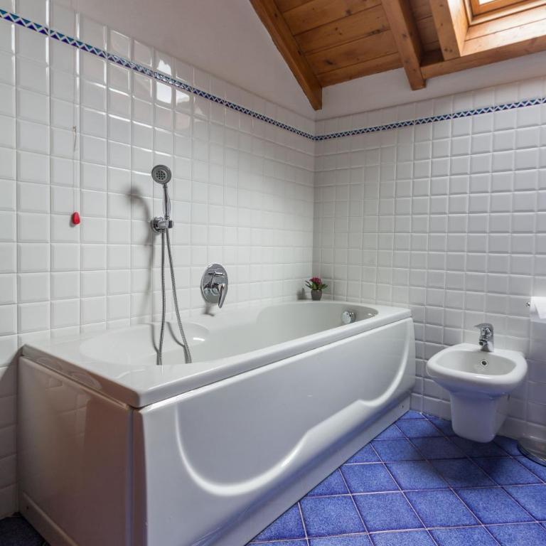 La Villa Como - Double Room with Private External Bathroom - 12
