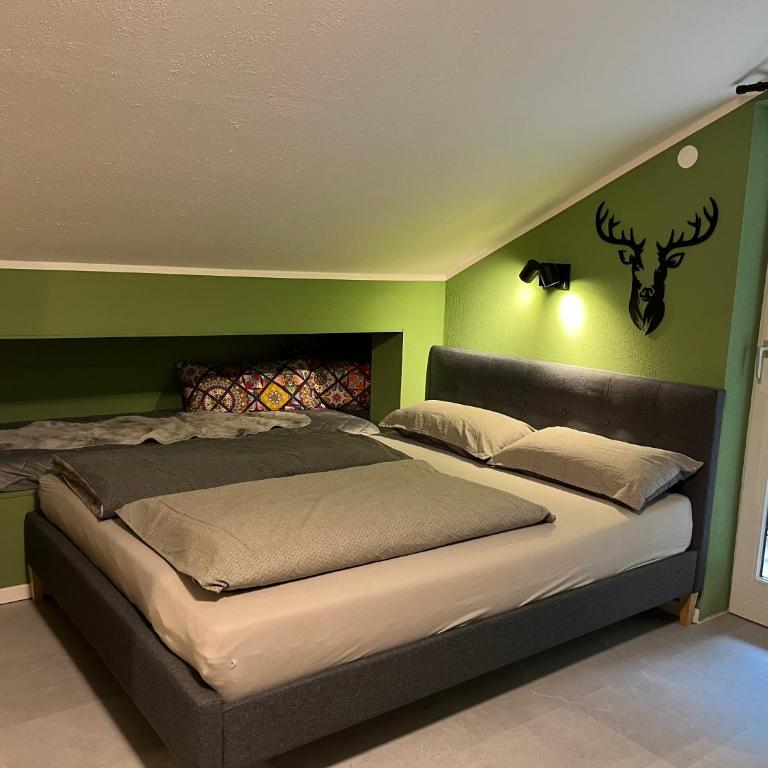 Allgäu Apartments Hüs 8 oder 9 Ferienzimmer mit Self-Checkin - Doppelzimmer mit Balkon - 1