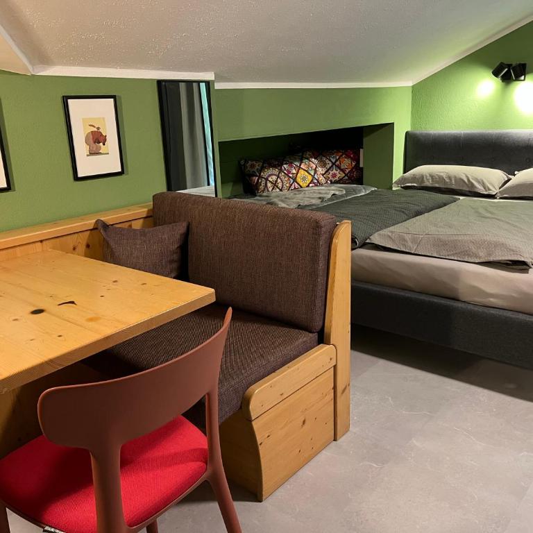 Allgäu Apartments Hüs 8 oder 9 Ferienzimmer mit Self-Checkin - Doppelzimmer mit Balkon - 8