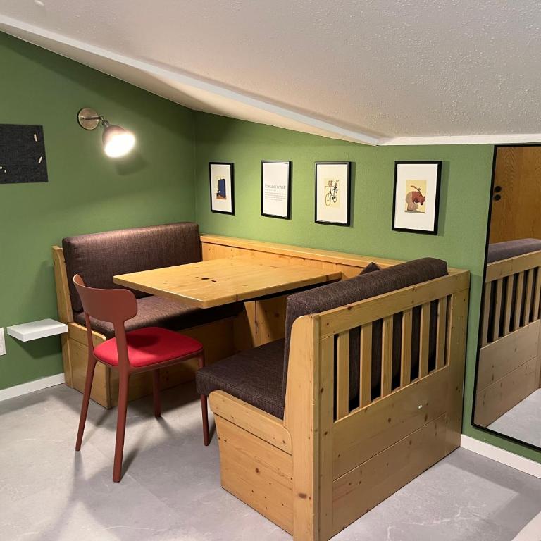 Allgäu Apartments Hüs 8 oder 9 Ferienzimmer mit Self-Checkin - Doppelzimmer mit Balkon - 7