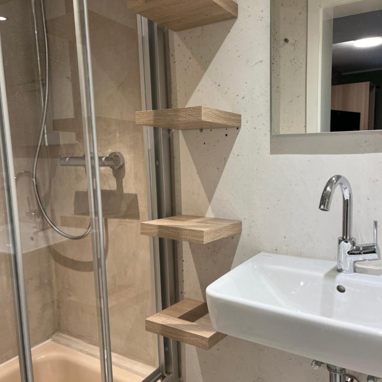 Allgäu Apartments Hüs 8 oder 9 Ferienzimmer mit Self-Checkin - Doppelzimmer mit Balkon - 12