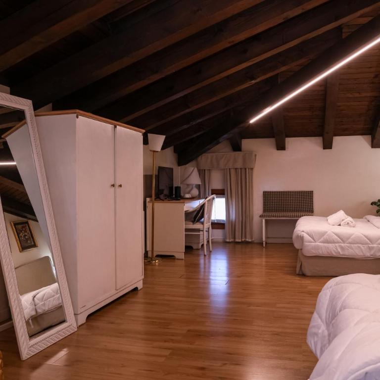 Hotel Villa Sara - Camera Quadrupla Comfort - 11