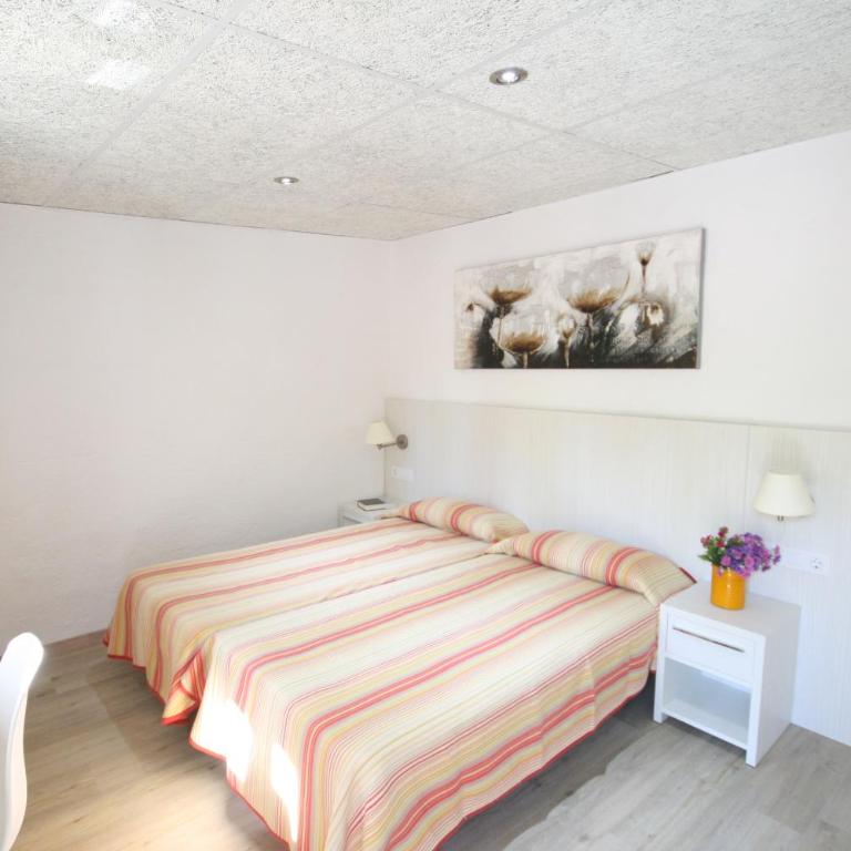 Ciudad De Vacaciones Cala Montjoi - Habitación Cuádruple Deluxe - 7