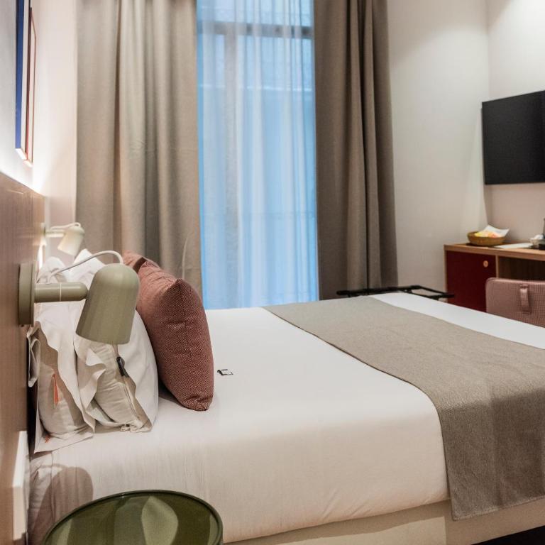 Hotel California - Superior Double Room - 4