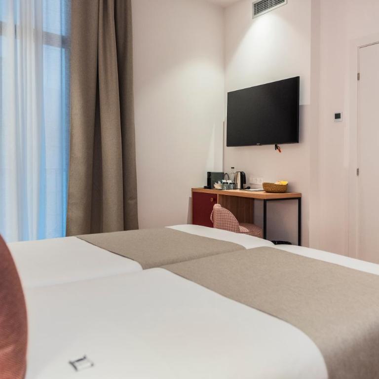 Hotel California - Superior Twin Room - 4
