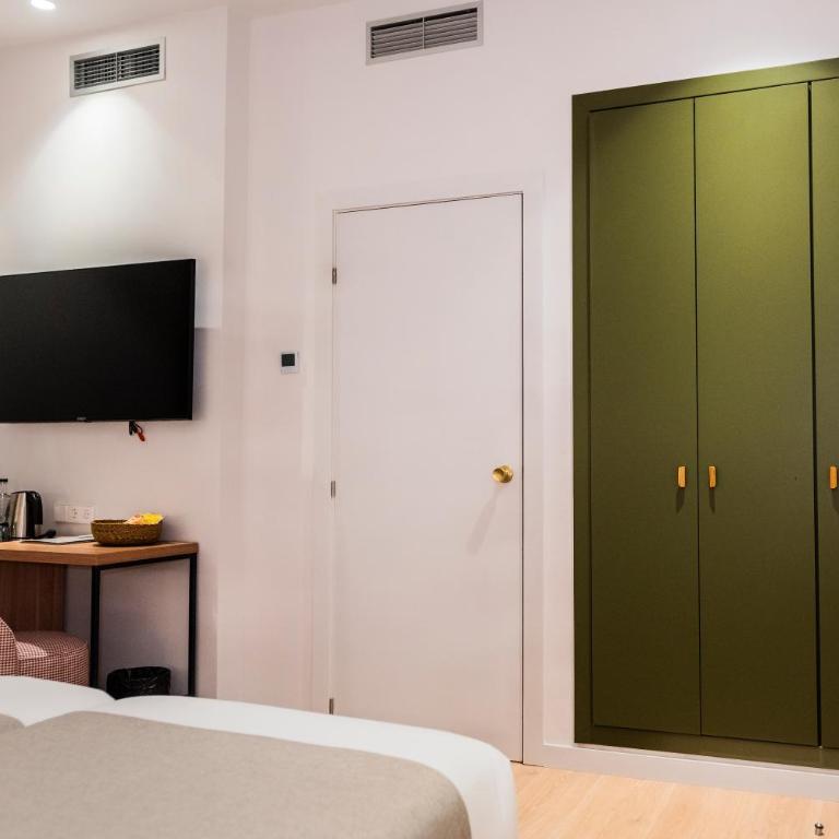 Hotel California - Superior Twin Room - 5