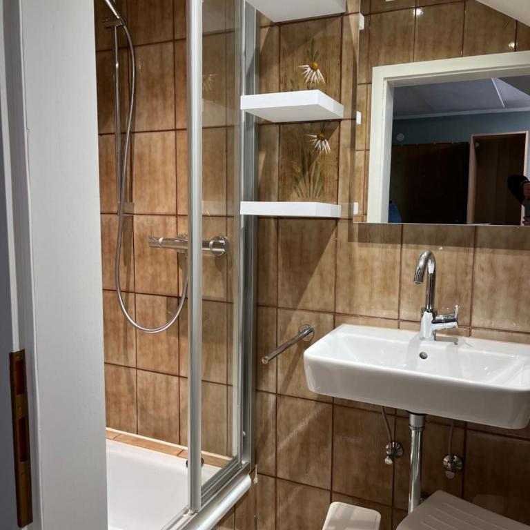 Allgäu Apartments Hüs 8 oder 9 Ferienzimmer mit Self-Checkin - Doppelzimmer mit eigenem Bad - 7