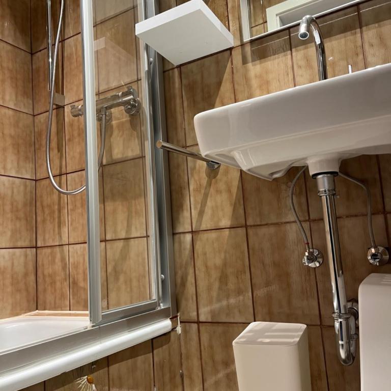 Allgäu Apartments Hüs 8 oder 9 Ferienzimmer mit Self-Checkin - Doppelzimmer mit eigenem Bad - 6