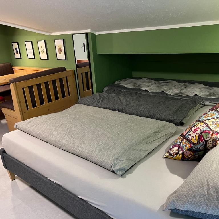 Allgäu Apartments Hüs 8 oder 9 Ferienzimmer mit Self-Checkin - Doppelzimmer mit Balkon - 6