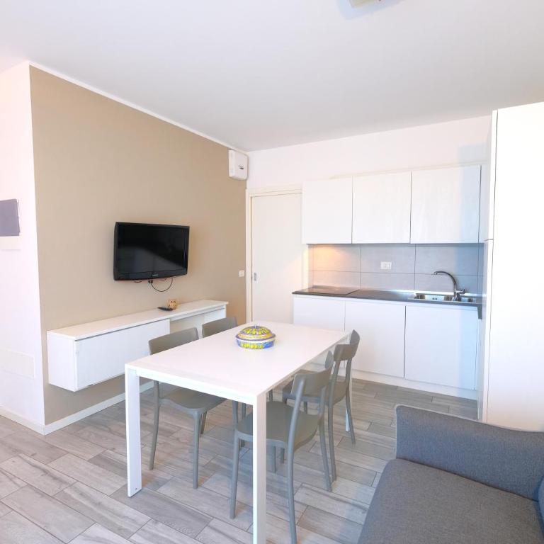 Wave Village Piazza Trieste - Appartamento con 2 Camere da Letto e Vista Piscina - 13