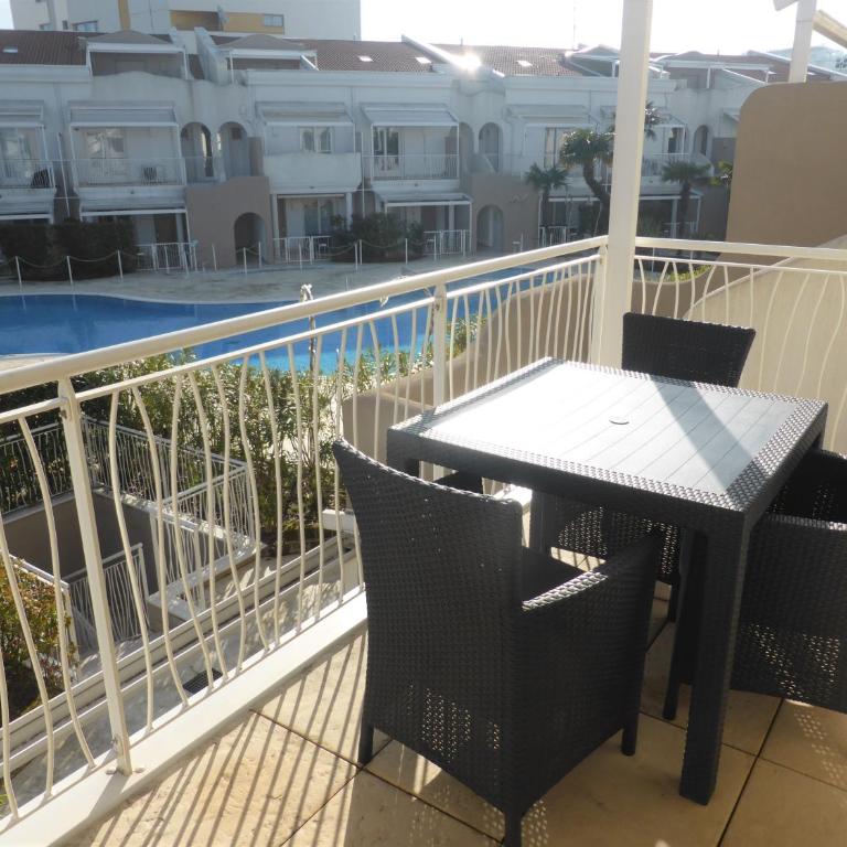 Wave Village Piazza Trieste - Appartamento con 2 Camere da Letto e Vista Piscina - 9