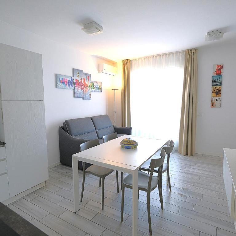 Wave Village Piazza Trieste - Appartamento con 2 Camere da Letto e Vista Piscina - 15