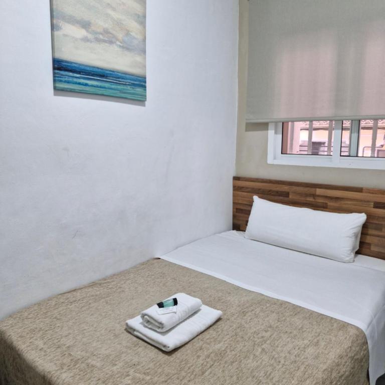 Hostal Elkano - Habitación Individual con baño compartido - 6