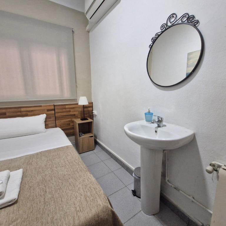 Hostal Elkano - Habitación Individual con baño compartido - 1