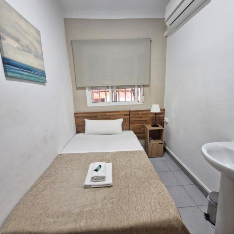Hostal Elkano - Habitación Individual con baño compartido - 2