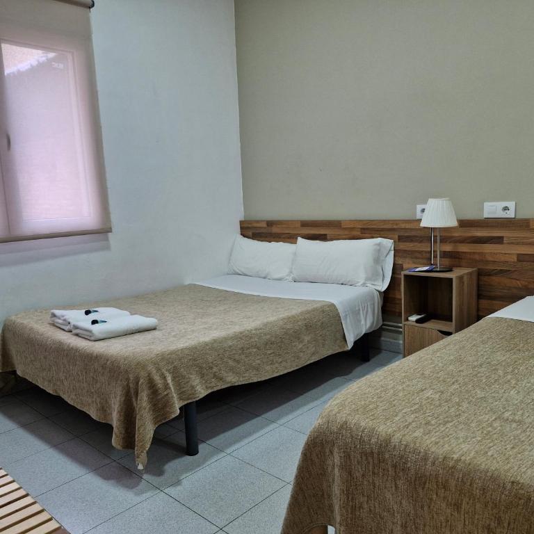 Hostal Elkano - Habitación Triple con baño privado - 7