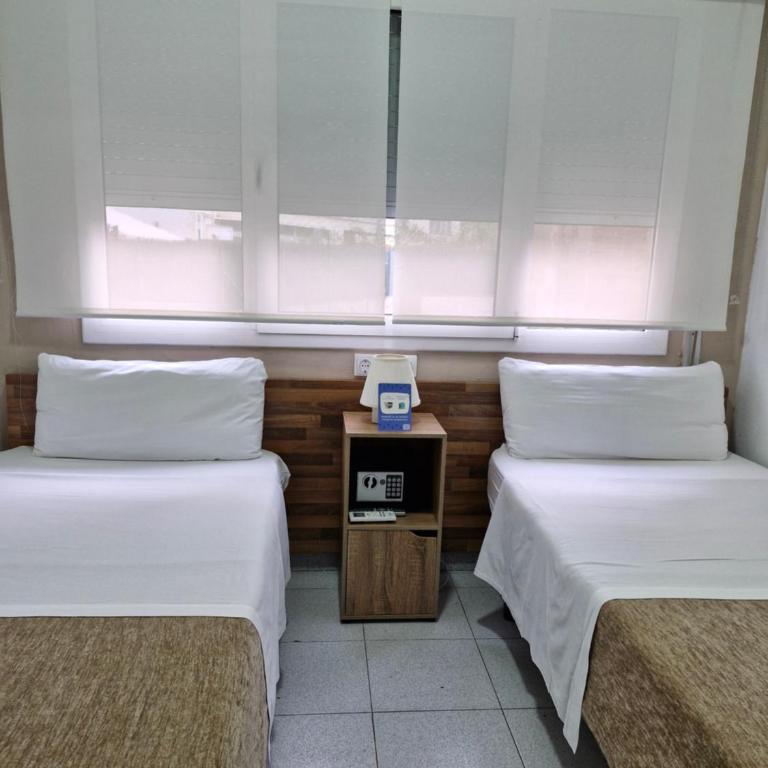 Hostal Elkano - Habitación Doble con baño privado - 2 camas - 4