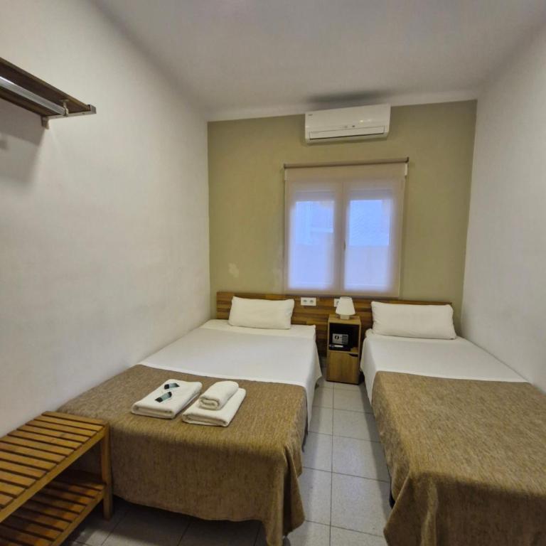 Hostal Elkano - Habitación Doble con baño compartido - 2 camas - 4