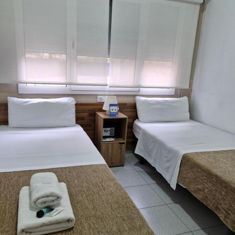 Hostal Elkano - Habitación Doble con baño compartido - 2 camas - 2