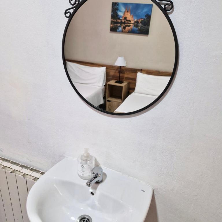 Hostal Elkano - Habitación Doble con baño privado - 2 camas - 8