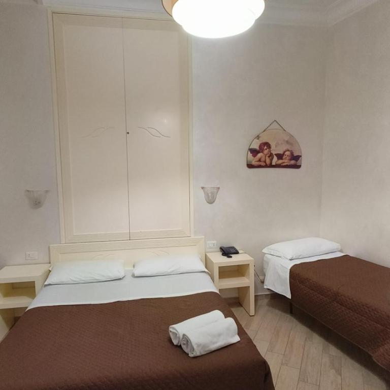 Hotel PRINCIPE AMEDEO - Camera Tripla Economy - 2