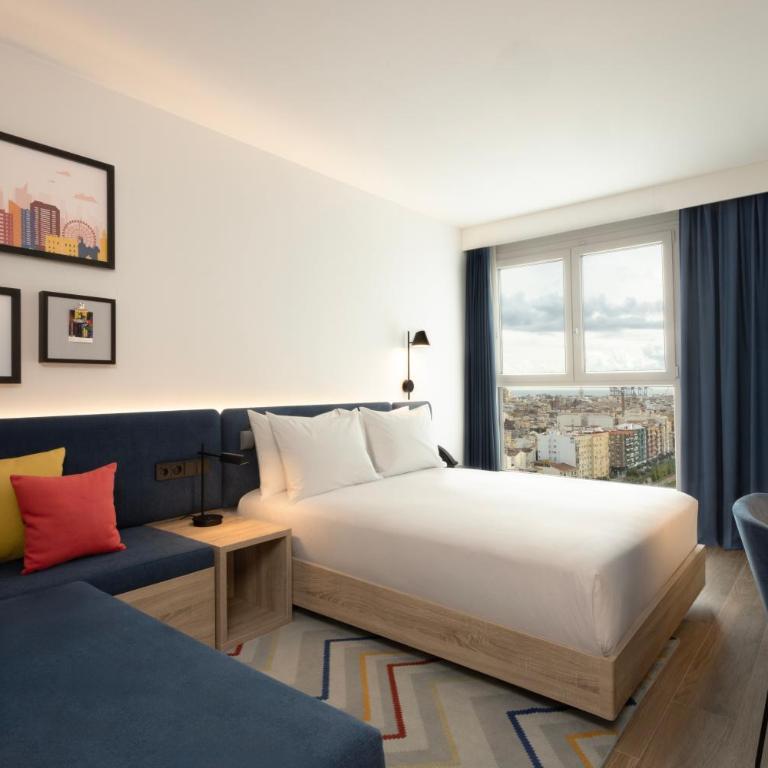 Hampton By Hilton Malaga Martiricos - Habitación con sofá cama - 1 cama grande - 7