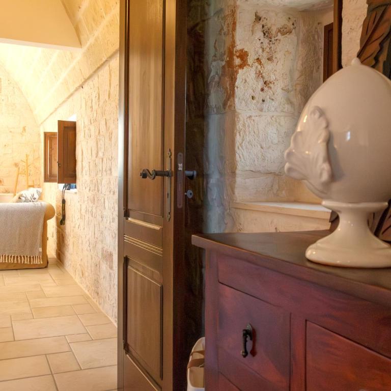 Trulli Nigri Holidays with private swimming pool - One-Bedroom House - 35
