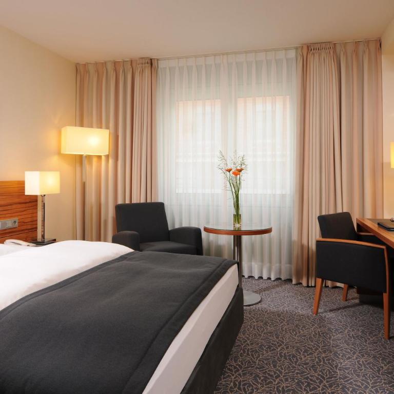Maritim Hotel München - Queen Room - 1