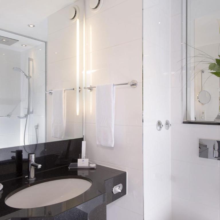 Maritim Hotel München - Queen Room - 4