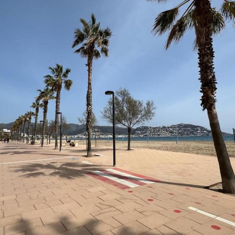 Precioso apartamento reformado en Roses AV-15 - Two-Bedroom Apartment - 31