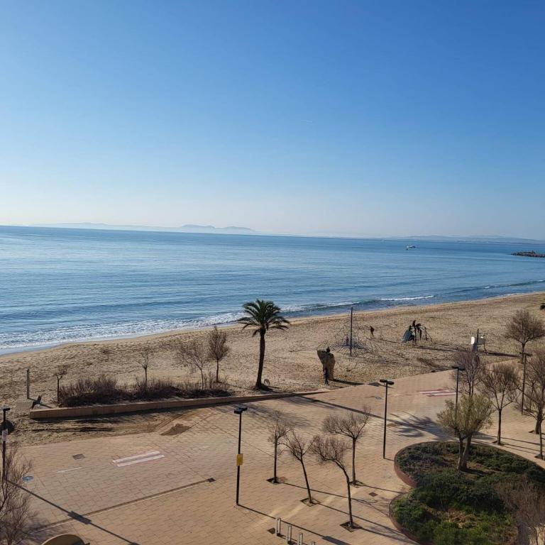 Apartamento primera línea Roses con vistas al mar AV-09 - Apartamento de 3 dormitorios - 28