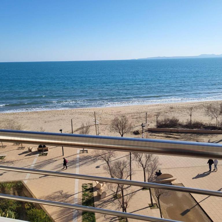 Apartamento primera línea Roses con vistas al mar AV-09 - Apartamento de 3 dormitorios - 10