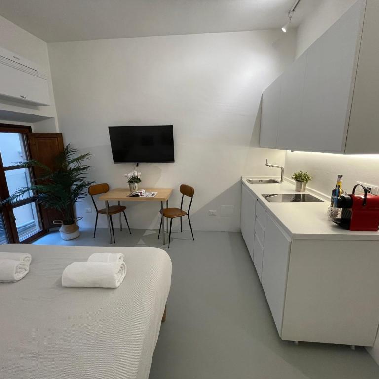 Duomo Central Suite - One-Bedroom Apartment - 31