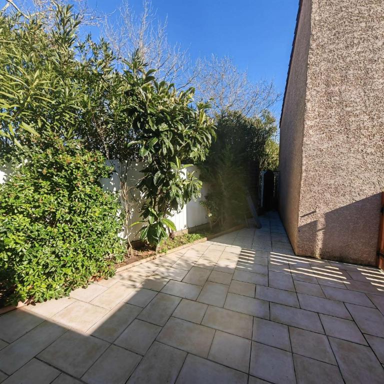 Villa Mitoyenne Climatisée, Piscine, Parking, 450m de la Plage - FR-1-607-17 - Maison de Vacances - 26