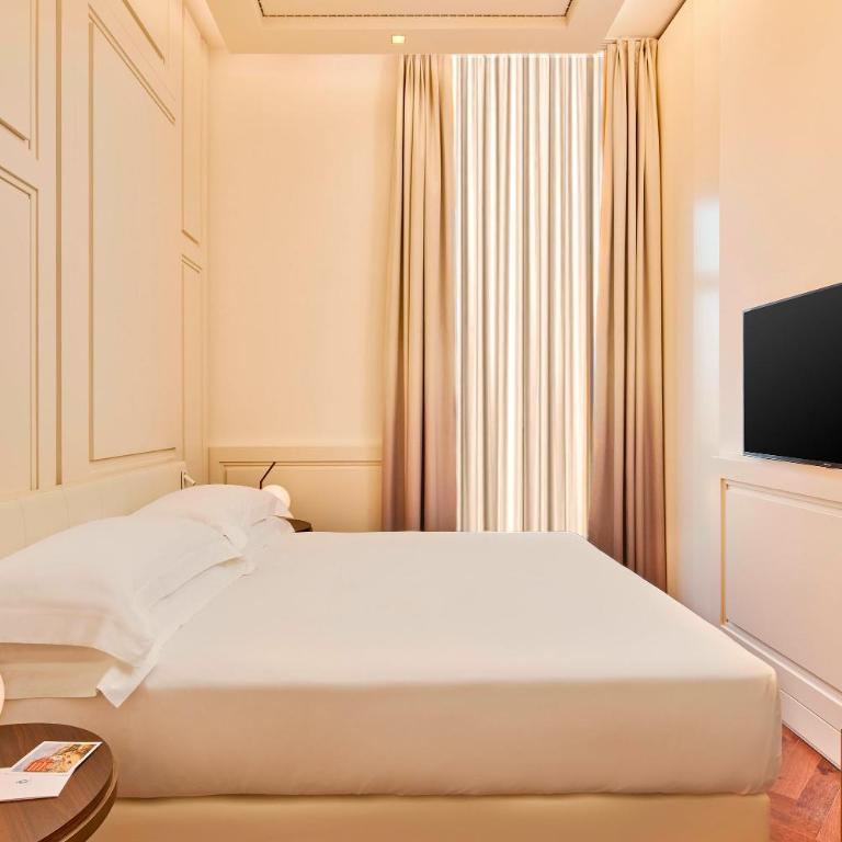 De Bonart Naples, Curio Collection By Hilton - Camera King - 1